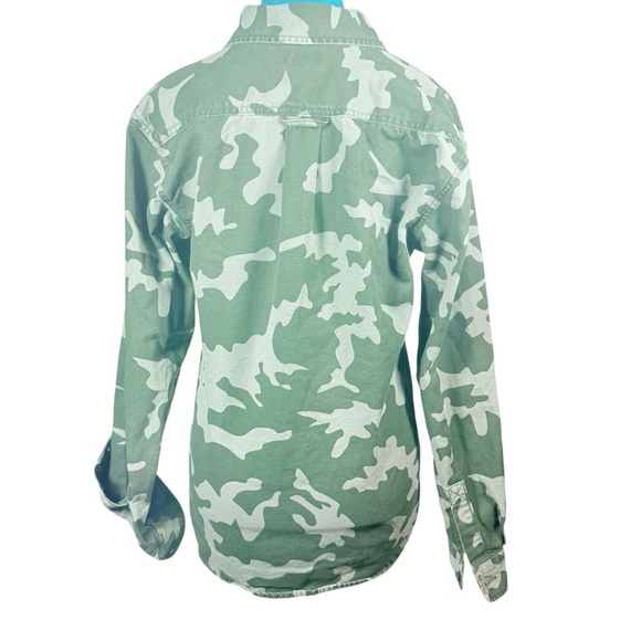 Free People Men’s XS Sage Green Camo Button-Up Denim Shirt - Picture 5 of 13